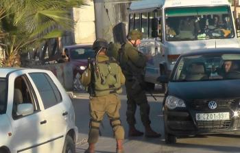 فلسطيني سيتولى على سلاح شرطي إسرائيلي قرب الخليل
