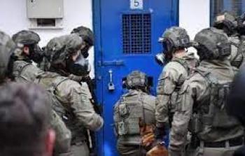 قوات الاحتلال تقتحم غرفة 2 بسجن عسقلان 