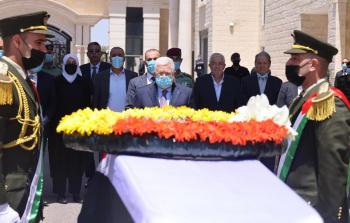 الرئيس عباس يشارك في تشييع جثمان اللواء فيصل أبو شرخ