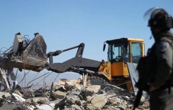 الاحتلال الإسرائيلي يخطر بهدم مسكن ووقف البناء في 13 منزلاً بسلفيت