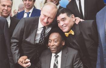 مارادونا وبيليه بحضور بوتين في 2017