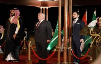 ملك الأردن يعقد مباحثات مع ولي العهد السعودي في قصر الحسينية