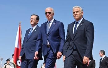 الرئيس الامريكي جوبايدن مع الرئيس الاسرائيلي يتسحاق هرتسوغ ورئيس الوزراء يائير لابيد