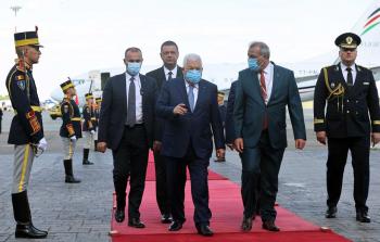 الرئيس محمود عباس، لدى وصوله العاصمة الرومانية بوخارست في زيارة رسمية.