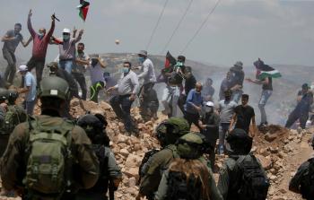الاحتلال يقمع المواطنين الفلسطينيين - ارشيف