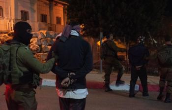 قوات الاحتلال تعتقل فلسطينيا - ارشييف