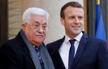 الرئيس محمود عباس ونظيره الفرنسي ايمانويل ماكرون - ارشيف