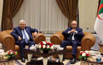الرئيس الفلسطيني محمود عباس يجتمع مع نظيره الجزائري عبد المجيد تبون