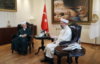 رئيس الشؤون الدينية التركي يلتقي خطيب المسجد الأقصى
