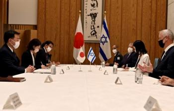 غانتس يصل اليابان لإجراء سلسلة اجتماعات أمنية سياسية