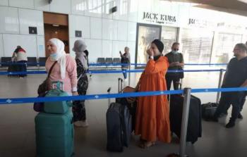 فلسطينيون يسافرون عبر مطار رامون