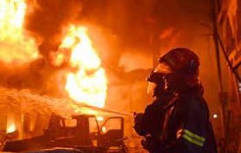 اندلاع حريق هائل بمصنع دهانات في دمياط
