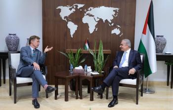 اجتماع اشتية مع ممثل الاتحاد الأوروبي لدى فلسطين