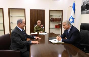 رئيس الوزراء الاسرائيلي يائير لابيد وزعيم المعارضة بنيامين نتنياهو