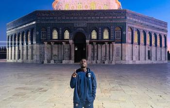 نجم باريس سان جيرمان يوثّق زيارته إلى المسجد الأقصى