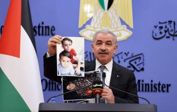 رئيس الوزراء محمد اشتية خلال مؤتمر صحفي حول العدوان الإسرائيلي في غزة