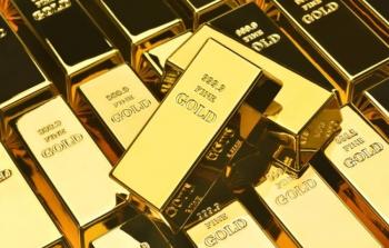 أسعار الذهب تتراجع عالمياً بعد صعودها الجلسة الماضية