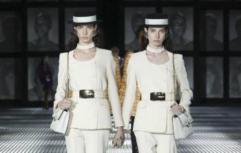 68 من التوائم يعرضون الأزياء بغوتشي في ميلانو