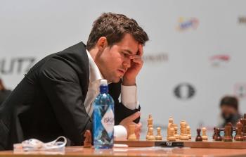 سبب انسحاب بطل العالم في الشطرنج ماغنوس كارلسن من مواجهة منافسه