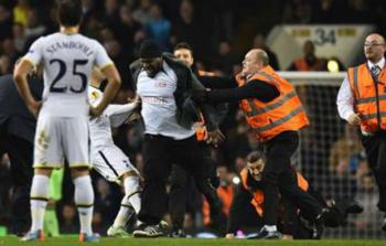 دخول مشجع لملعب - أرشيفية