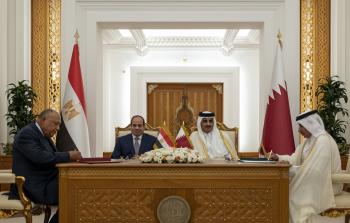 أمير قطر والرئيس المصري يشهدان التوقيع على مذكرات تفاهم