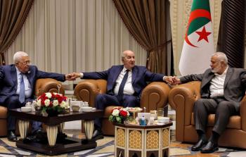 الرئيس الجزائري جمع في لقاء سابق بين الرئيس عباس ورئيس حركة حماس إسماعيل هنية