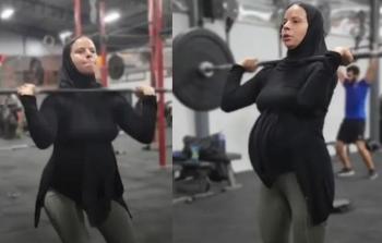 سيدة مصرية حامل في شهورها الأخيرة تمارس رياضة رفع الأثقال