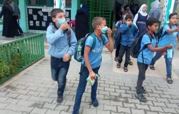 طلاب مدرسة قيسارية في جحر الديك وسط قطاع غزة