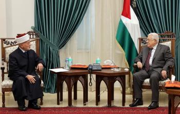 الرئيس عباس يستقبل مفتي القدس والديار الفلسطينية