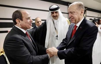 لقاء الرئيس المصري السيسي ونظيره التركي أردوغان في الدوحة