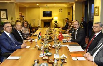 وزير الإقتصاد يبحث في تركيا تسهيل دخول المنتجات الفلسطينية.