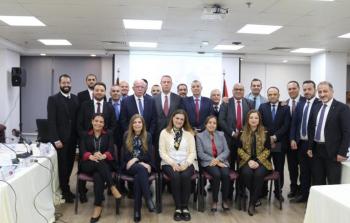 وزير الخارجية الفلسطيني يلتقي بـ25 سفيرا في القاهرة