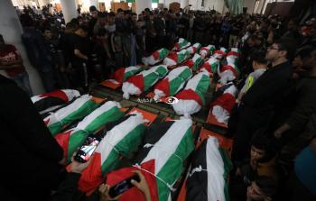 جثامين أفراد عائلة أبو ريا الذي توفوا في حريق جباليا شمال قطاع غزة