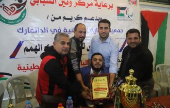 توزيع الجوائز في ختام بطولة القدس للسباحة لذوي الهمم في غزة 