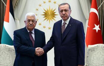 الرئيس الفلسطيني محمود عباس والرئيس التركي رجب طيب أردوغان