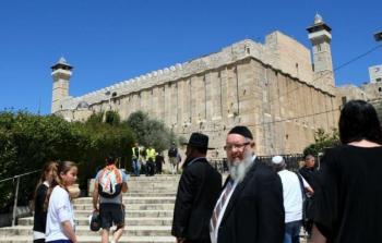 مستوطنون يقتحمون الحرم الإبراهيمي
