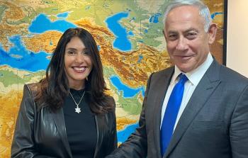 رئيس الحكومة الإسرائيلية الجديدة مع ميري ريغيف وزيرة النقل
