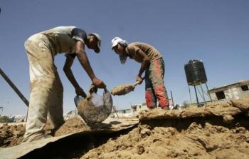 عمال في قطاع غزة - ارشيف