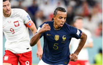 مدافع المنتخب الفرنسي يخالف لوائح الفيفا في كأس العالم 2022