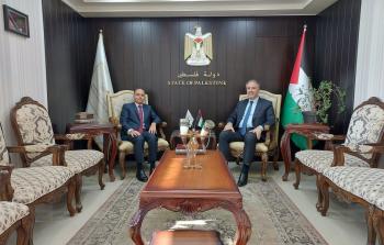 لقاء الوزير عساف مع السفير المصري برام الله