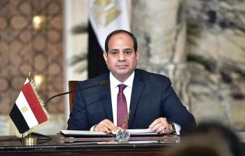 الرئيس المصري - إيرادات قناة السويس تراجعت