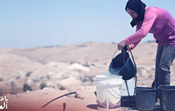امراة فلسطينية تدلو المياه - تعبيرية