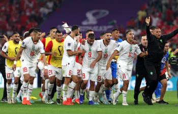 منتخب المغرب يحتفل بتأهله للدور الثاني من كأس العالم 2022