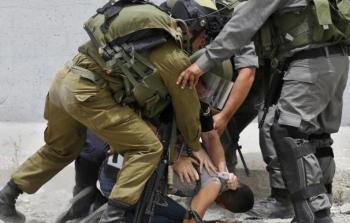 قوات الاحتلال تعتقل مواطنا فلسطينيا في نابلس