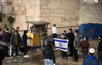 رفع العلم الإسرائيلي عند باب العامود في القدس