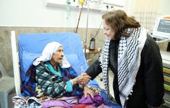 وزير الصحة مي الكيلة خلال زيارتها مستشفى دورا الحكومي