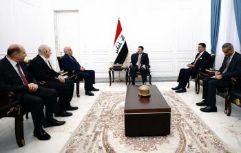 جانب من لقاء الرجوب مع رئيس الوزراء العراقي في بغداد