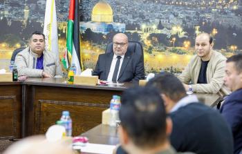 الدعليس يستقبل أعضاء وفد فلسطين في مونديال قطر