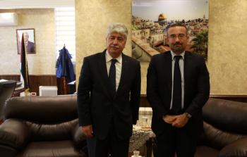 جانب من لقاء وزير التنمية الاجتماعية أحمد مجدلاني مع القنصل الإيطالي في رام الله