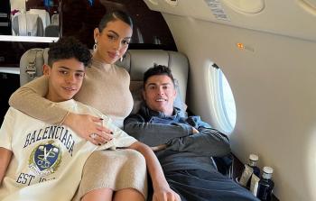 كريستيانو رونالدو مع عائلته في طائرته الخاصة